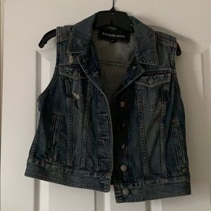 Sleeveless jeans jacket